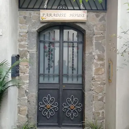 Bed & Breakfast Paradise House